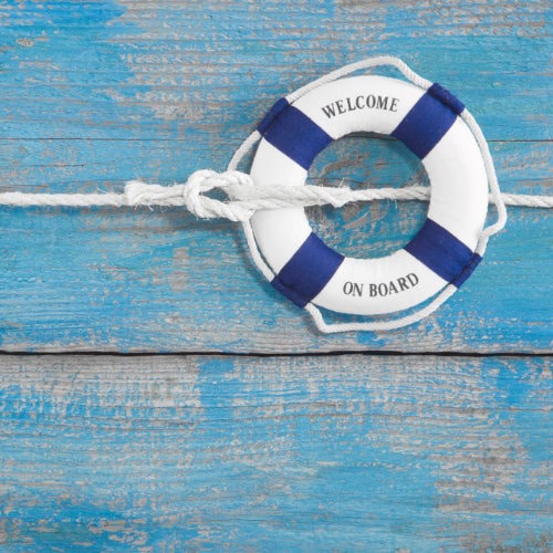 Das Bild zeigt einen Rettungsreifen mit der Aufschrift "Welcome on Board" – als Bildmetapher für Digital Beratung, Digital Strategie, Social Media Strategie.